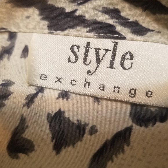 VTG -Style Exchange Shirt Women's Button Up Blouse Animal Print See Measurements - Picture 6 of 6